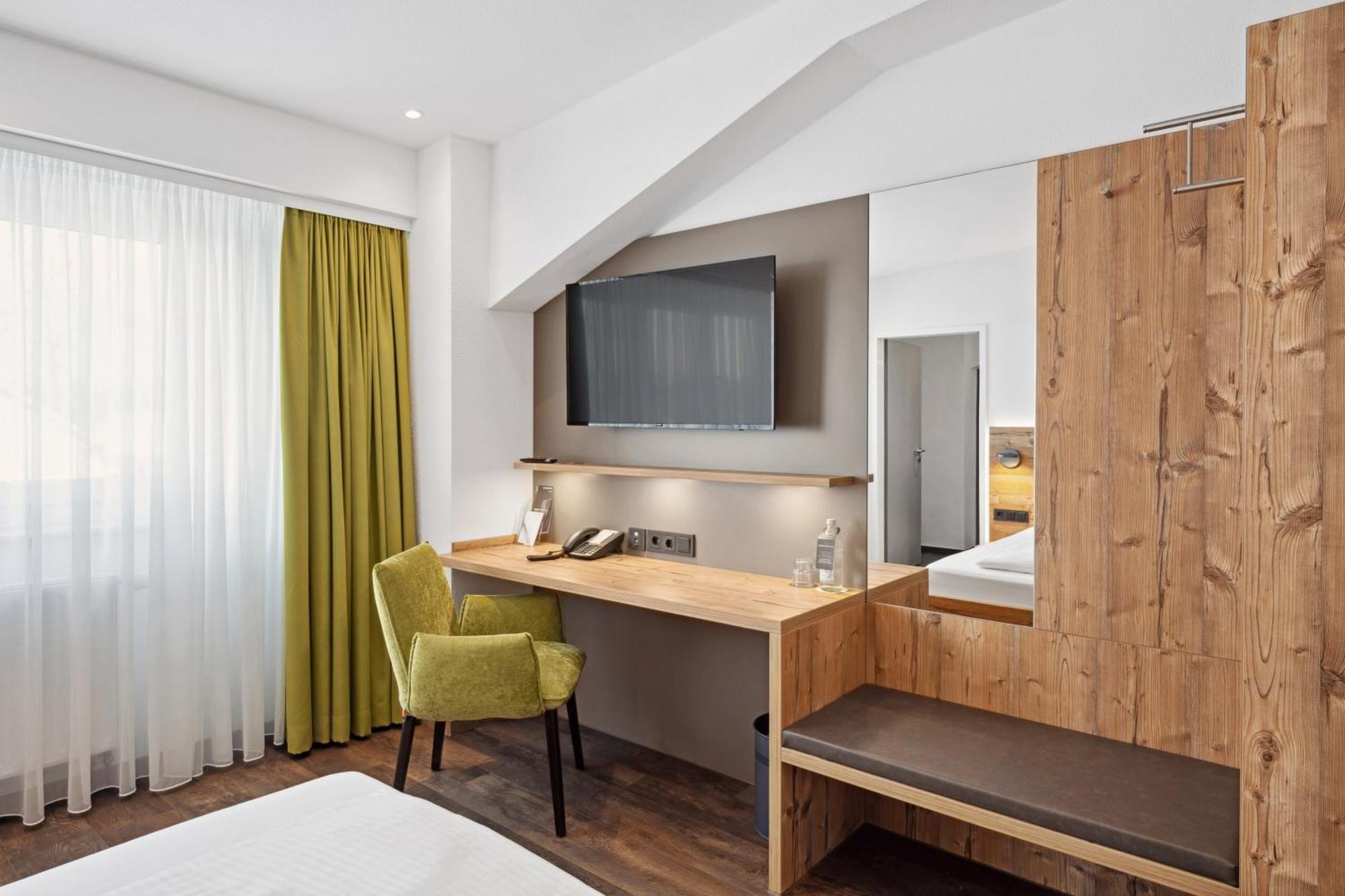 Hotel Zeppelin Laupheim Zewnętrze zdjęcie