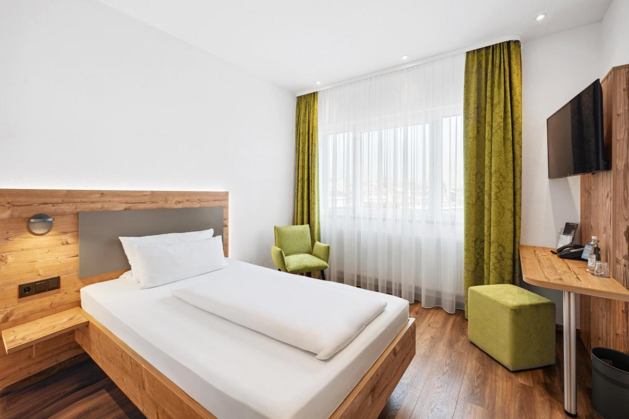 Hotel Zeppelin Laupheim Zewnętrze zdjęcie