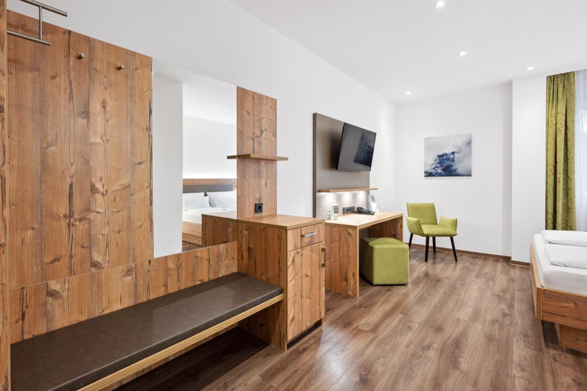 Hotel Zeppelin Laupheim Zewnętrze zdjęcie
