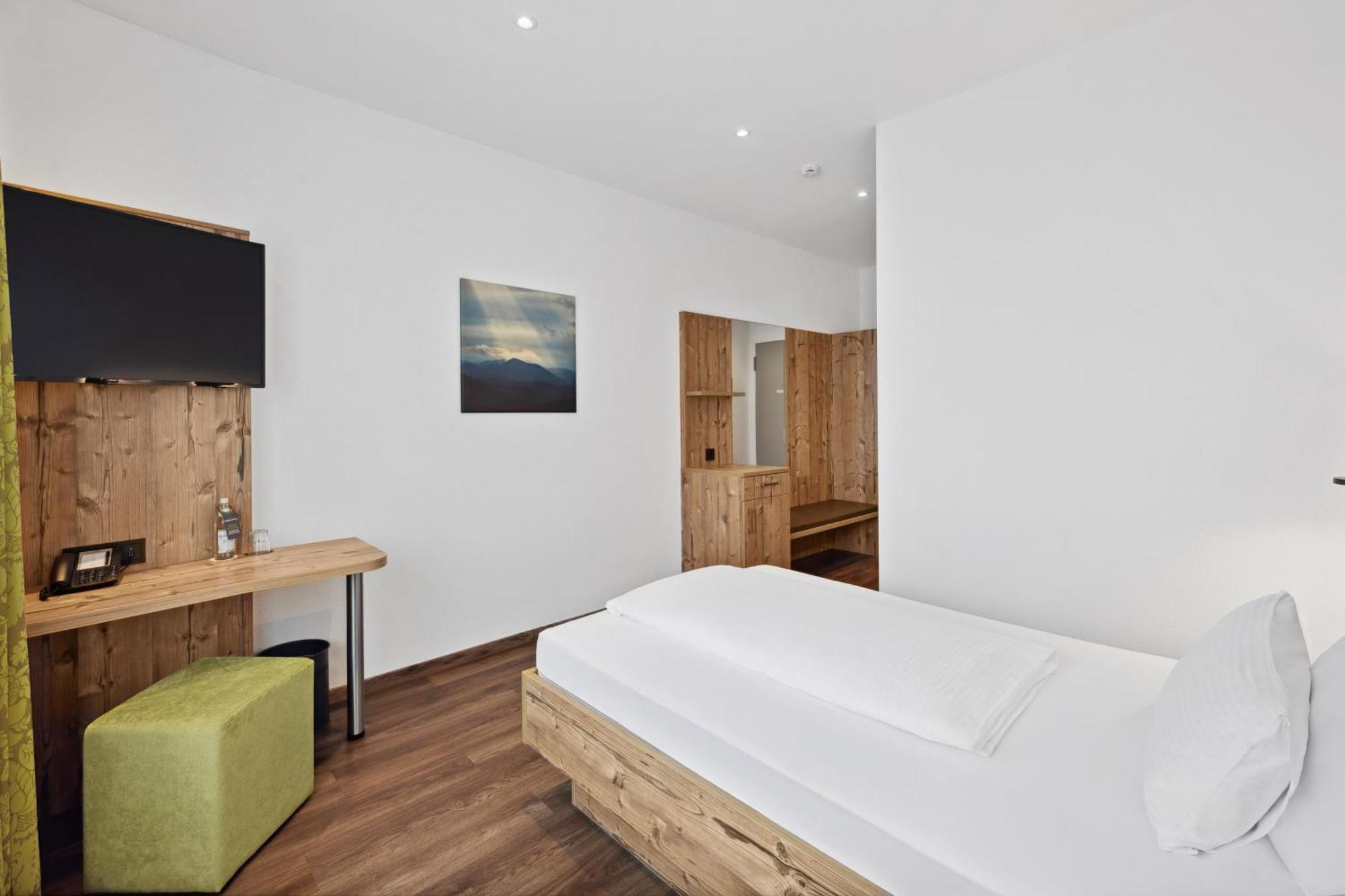 Hotel Zeppelin Laupheim Zewnętrze zdjęcie