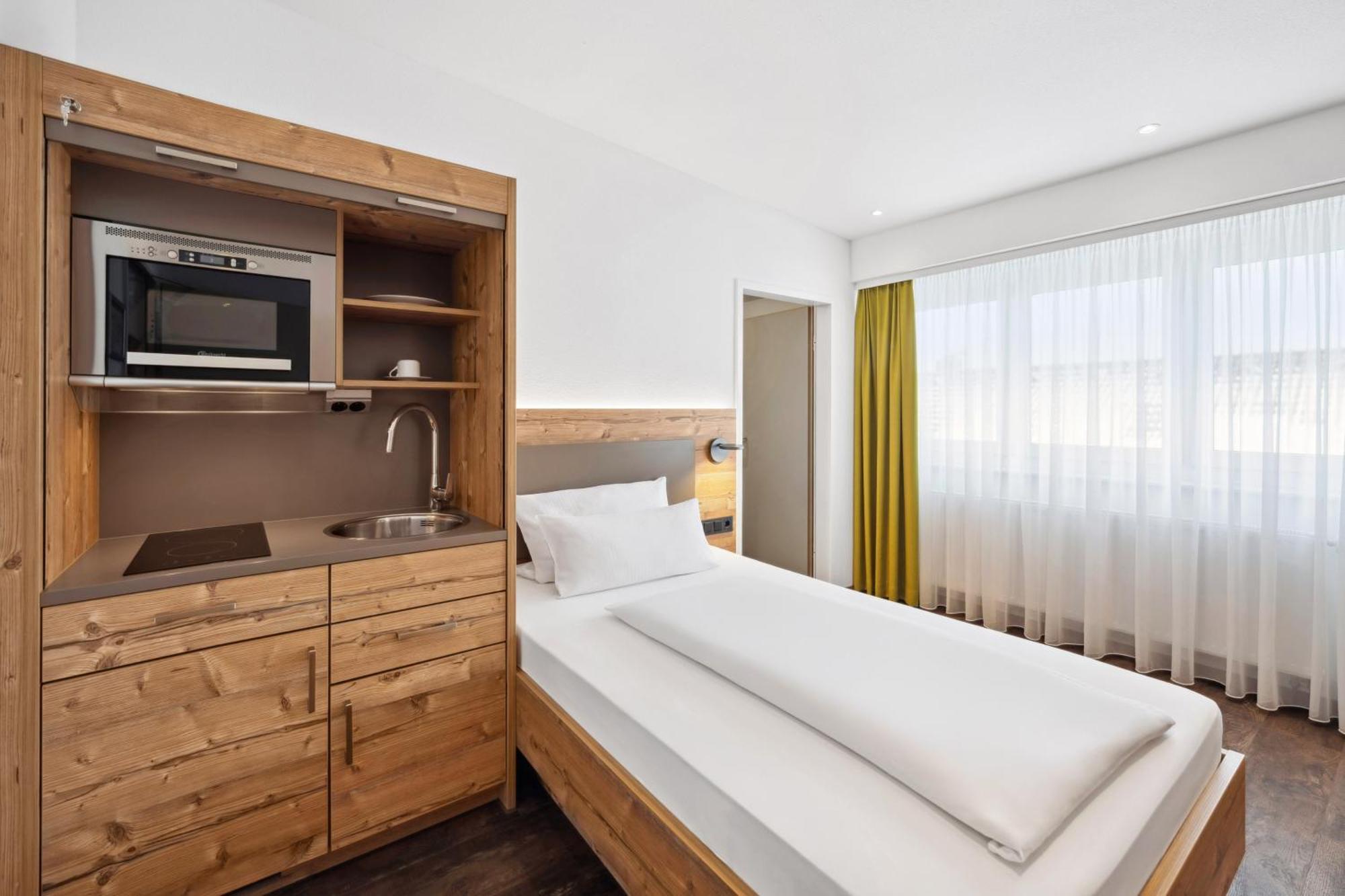Hotel Zeppelin Laupheim Zewnętrze zdjęcie