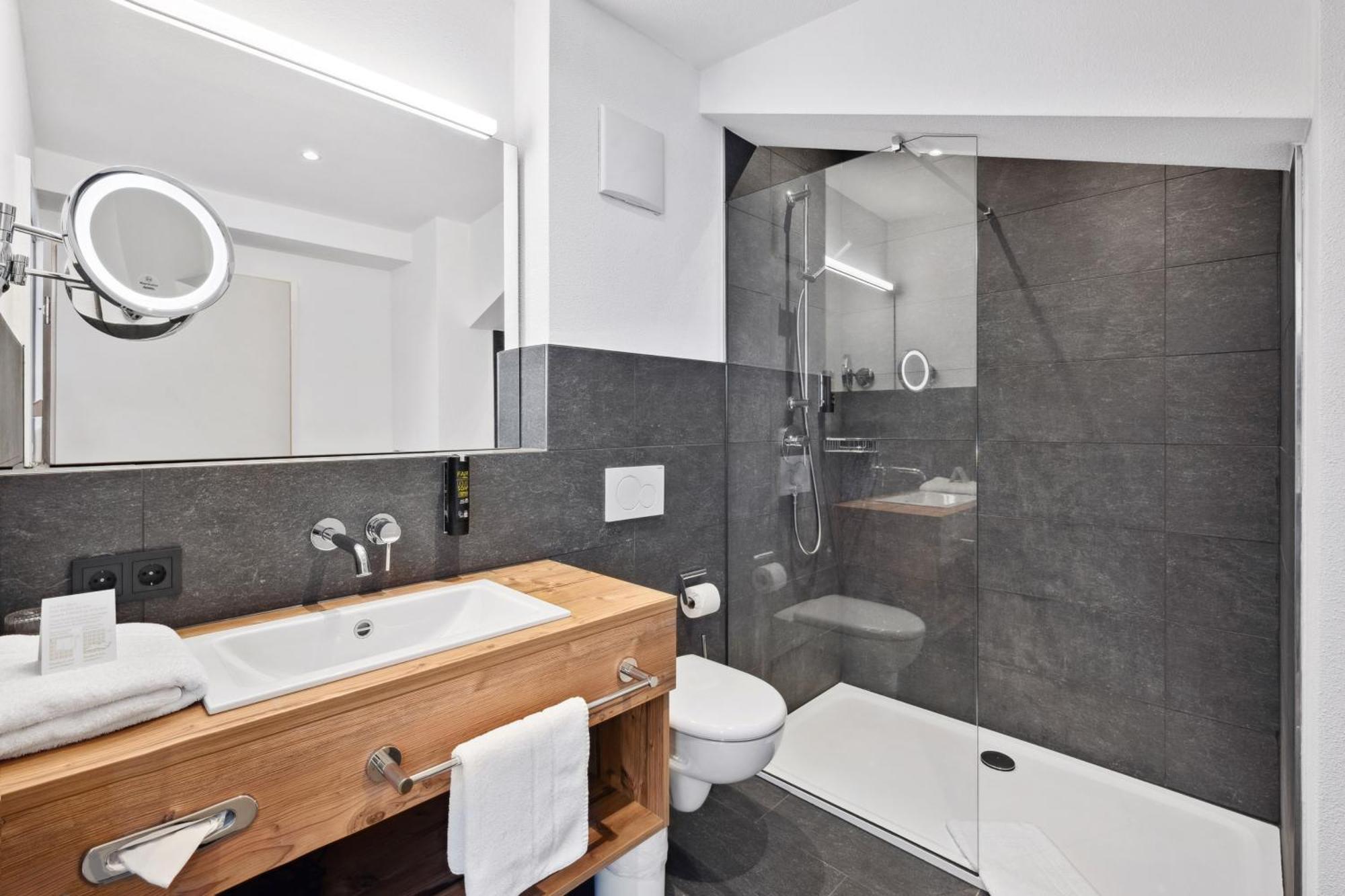 Hotel Zeppelin Laupheim Zewnętrze zdjęcie