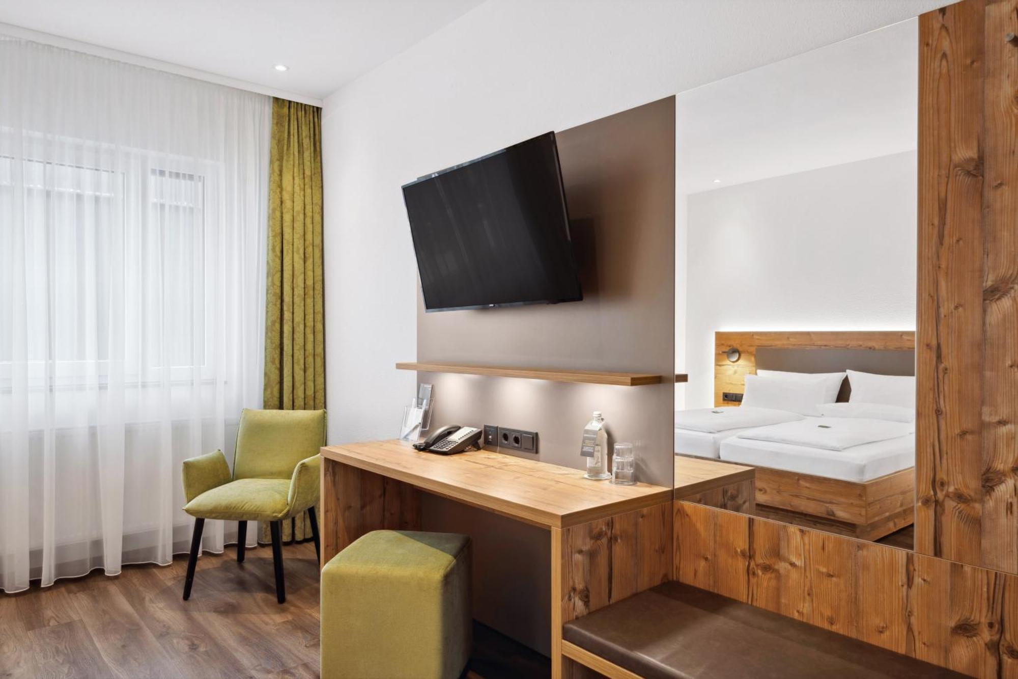 Hotel Zeppelin Laupheim Zewnętrze zdjęcie